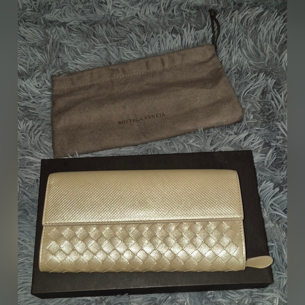 Bottega Veneta Cream shiny golden color long wallet - Picture 15 of 15